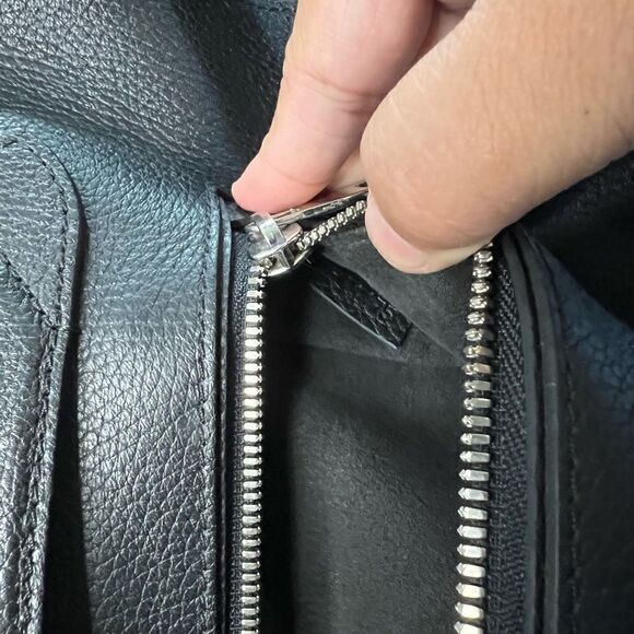 LOUIS vuitton marius taurillon leather messenger bag - Picture 15 of 16